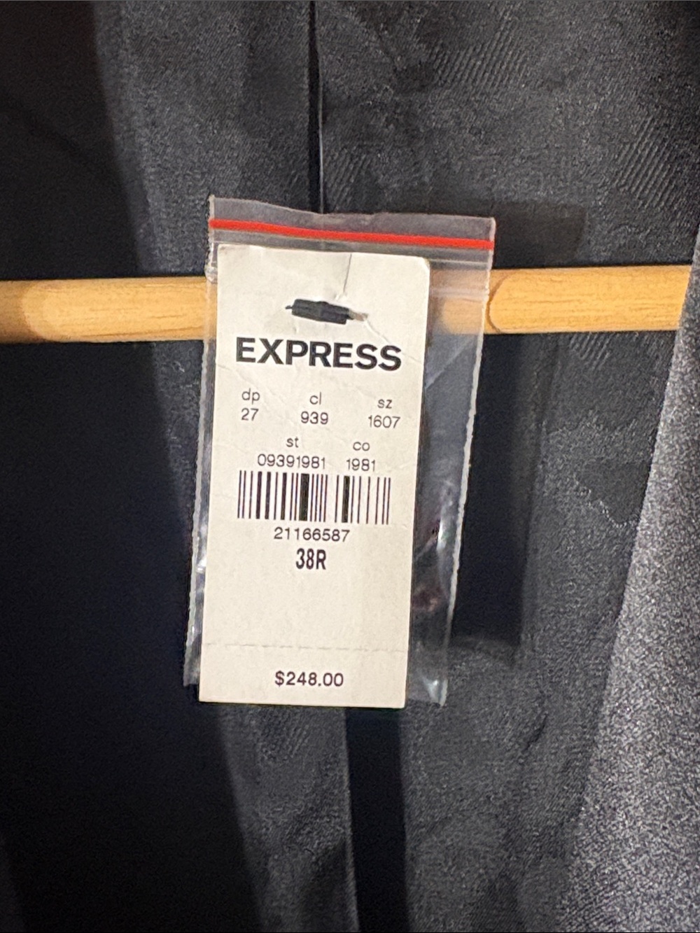 Express Men's Deep Blue Velvet Blazer with Black Satin Lapels - Picture 4 of 9